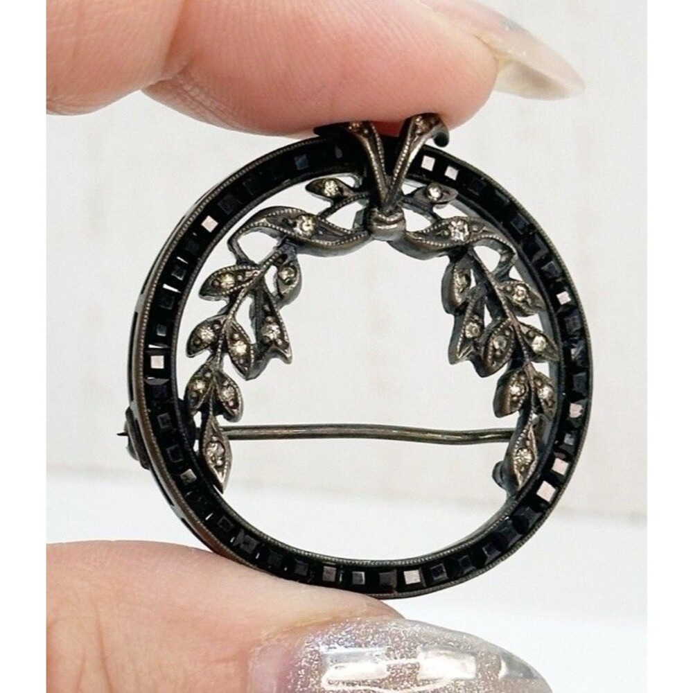Vintage Brooch Marcasite Sterling Silver Circle Pin Leaf Wreath Black Stones